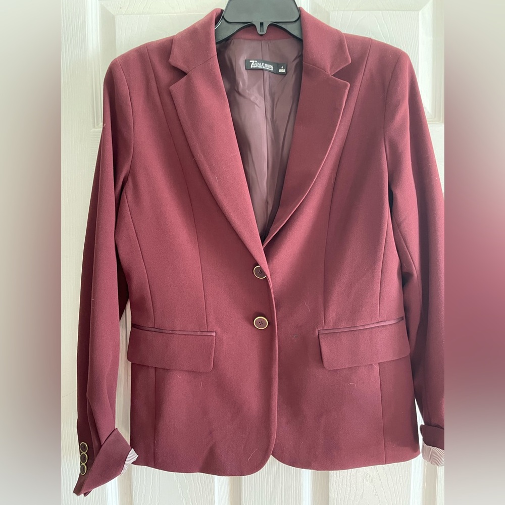 Maroon blazer fully lined three button cuff size 8 two button bodice - Picture 4 of 8